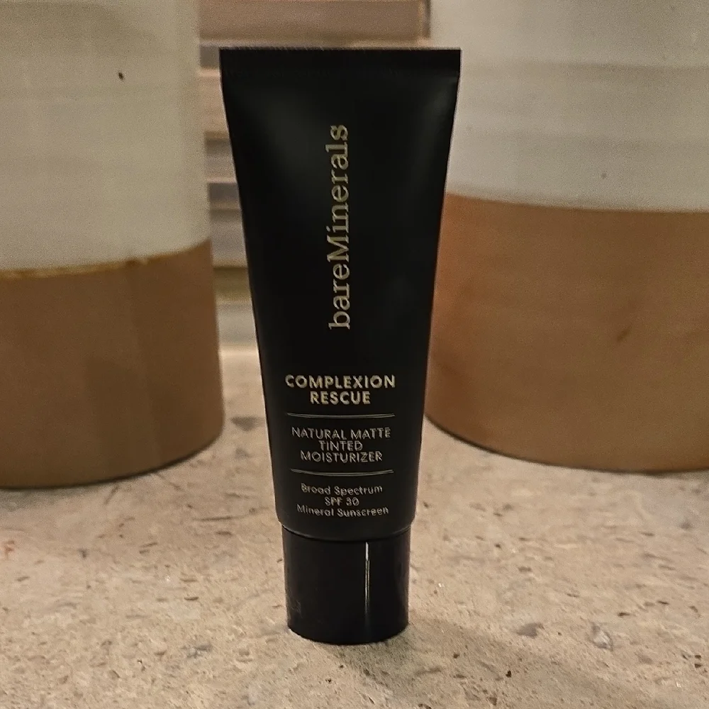 Complexion Rescue Natural Matte Tinted Moisturizer - Dune